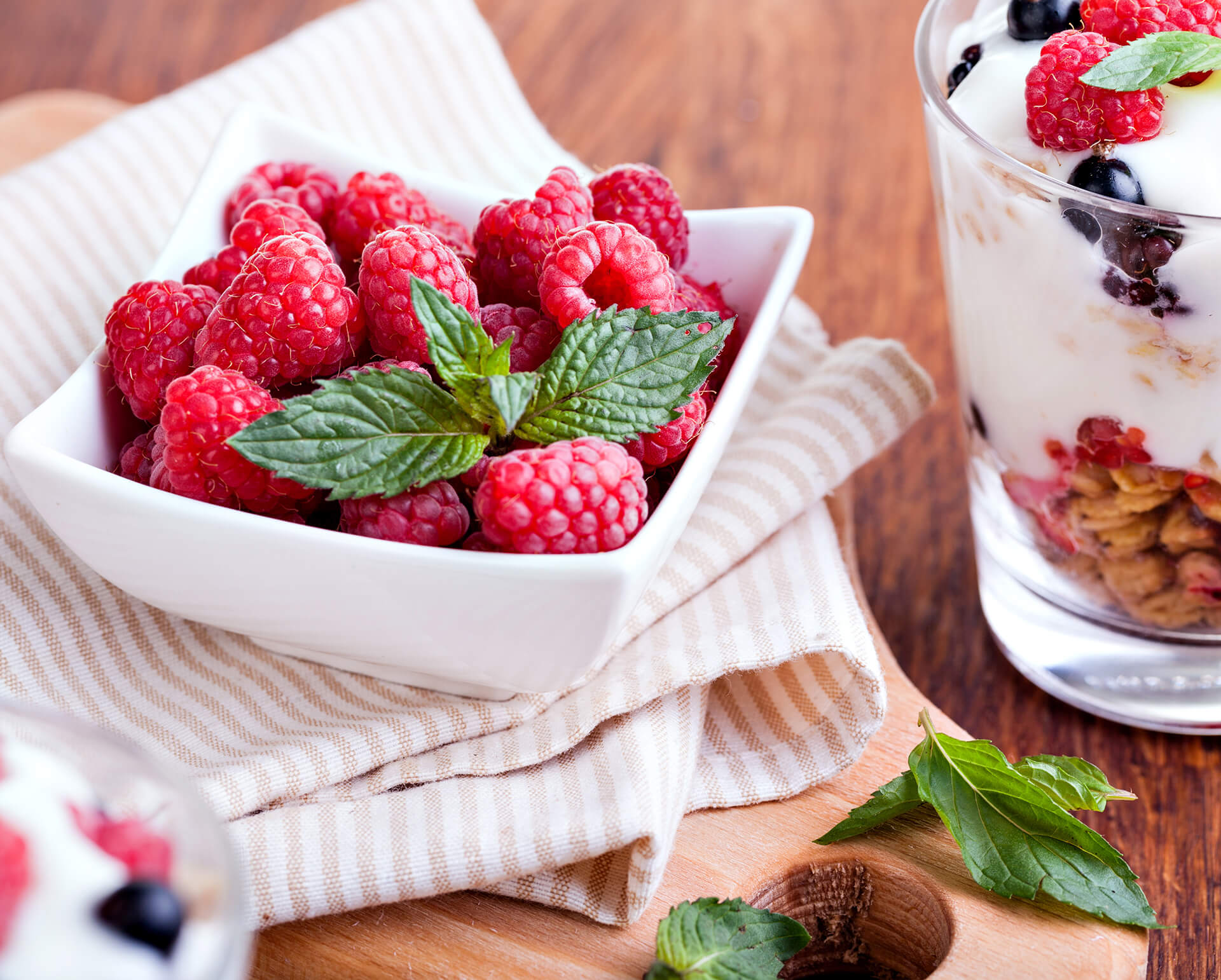 Granola With Greek Yogurt & Berries