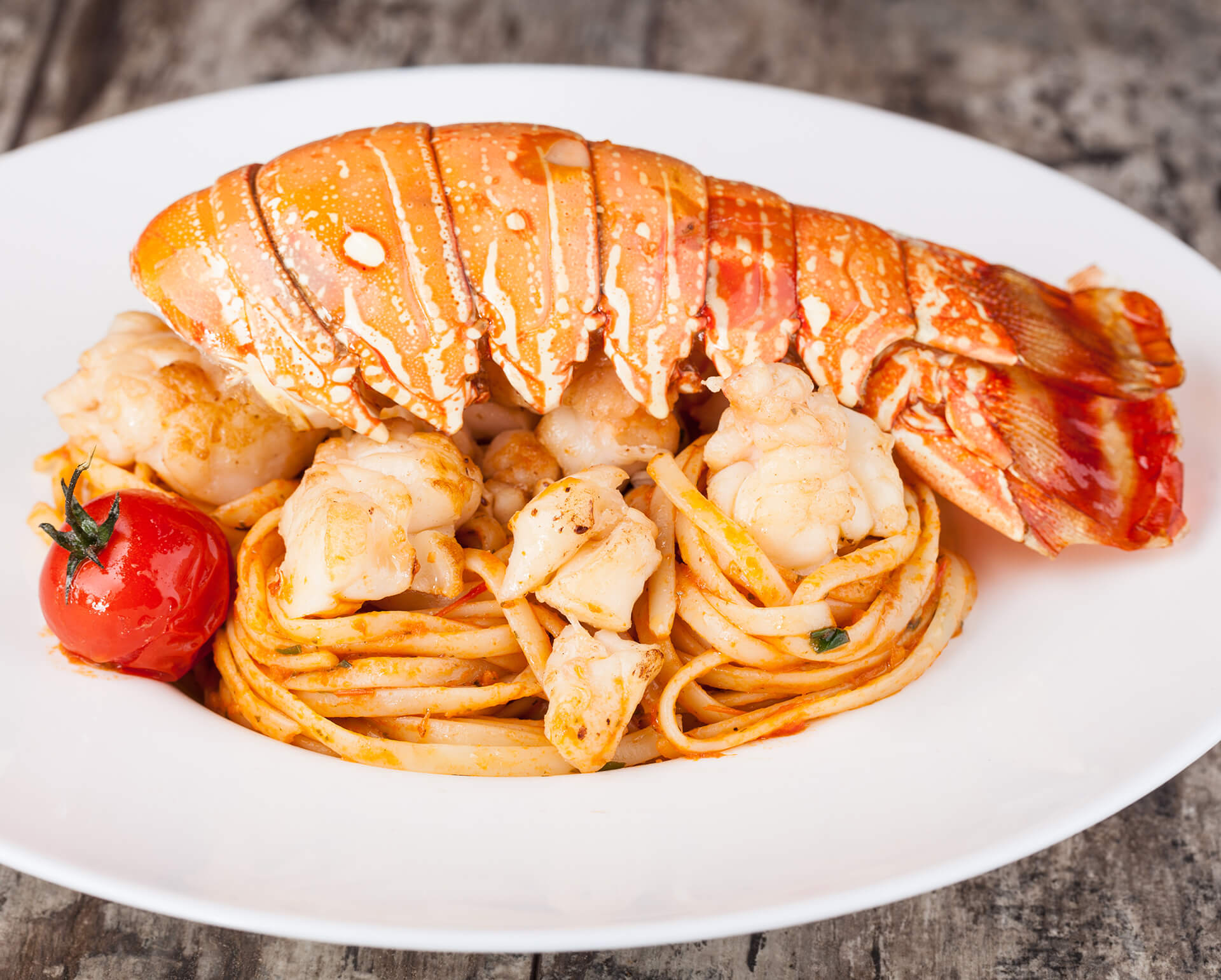 Lobster Spaghetti With Tomato Sauce